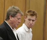 Redmond O'Neal devant le tribunal en novembre 2008 en compagnie de son père Ryan O'Neal 