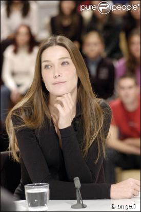 Interview de Carla Bruni : la première dame de France ' voulait prendre très vite la parole'...