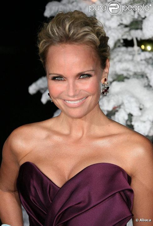 Kristin Chenoweth :   meilleure actrice secondaire dans une série comique   lors des 61èmes Emmy Awards