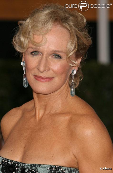 Glenn Close :   meilleure actrice principale dans une série dramatique   lors des 61èmes Emmy Awards