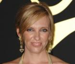 Toni Collette :   meilleure actrice principale dans une série comique   lors des 61èmes Emmy Awards