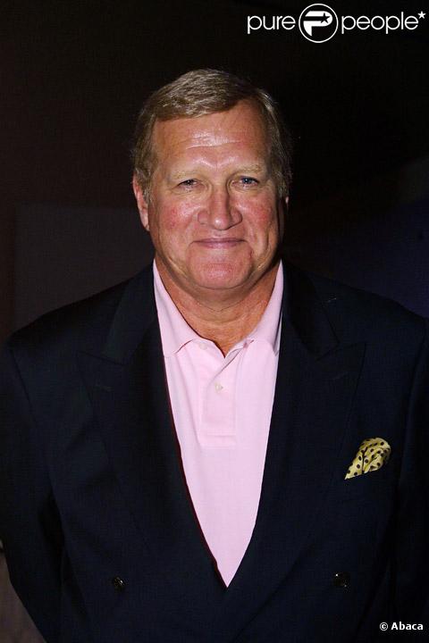 Ken Howard  :  meilleur acteur secondaire dans une mini-série ou un téléfilm lors des 61èmes Emmy Awards