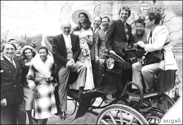 Henri Salvador au mariage de son ami Eddie Barclay, en compagnie de Fernand Reynaud, Jacques Martin, Francis Blanche et Darry Cowl