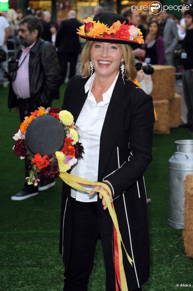 Emma thompson hier soir à Londres pour la première de  Morris: a life with bells on .