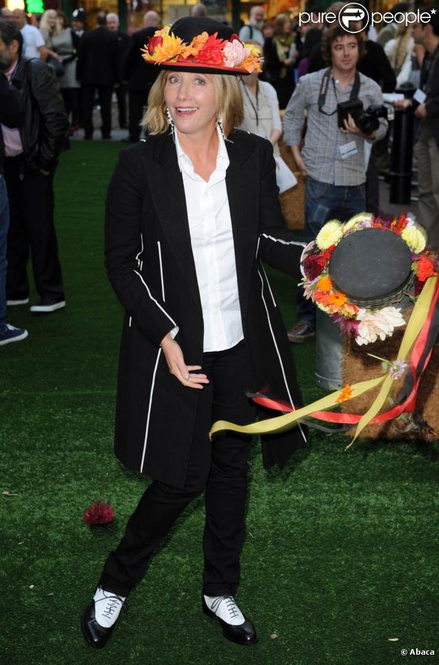 Emma thompson hier soir à Londres pour la première de  Morris: a life with bells on .