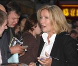 Emma Thompson hier soir à Londres pour la première de  Morris : a life with bells on .