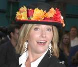 Emma Thompson hier soir à Londres pour la première de  Morris : a life with bells on .