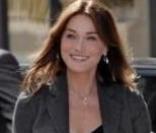 Carla Bruni lors de la visite d'un musée à Pittsburgh le 25/09/09 habillée en Dior