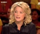 Eve Angeli fait la promo de la vidéo de sa nuit de noces...