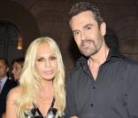 Soirée Versace à Milan, le 25/09/09, à l'occasion de la Fashion Week. Ici, Donatella Versace et son ami Rupert Everett. 
