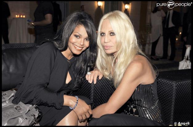 Janet Jackson et sa copine Donatella Versace à la soirée Versace à Milan, le 25/09/09, à l'occasion de la Fashion Week.  