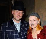 Vivienne Westwood et son fils Joe Corre au défilé Child of the Jago à Londres, le 23 septembre 2009