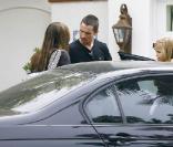 Chrsitian Bale devant son domicile, hier à Los Angeles.