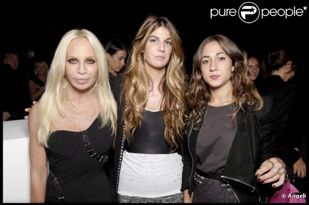Donatella Versace, Bianca Brandolini d'Adda et Delphina Delettrez Fendi au défilé Versus, le 27 septembre 2009
