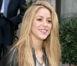 Shakira sort de son hôtel de Londres pour se rendre aux studios de la BBC le 24 septembre 2009