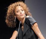 Noémie Lenoir au gala de l'amfAR organisé dans le cadre de la Fashion Week milanaise. 28/09/09