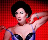 Dita Von Teese pose pour la nouvelle collection Wonderbra