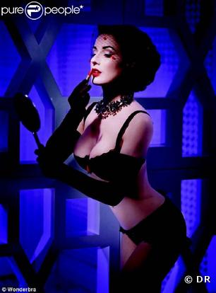 Dita Von Teese pose pour la nouvelle collection Wonderbra