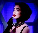 Dita Von Teese pose pour la nouvelle collection Wonderbra