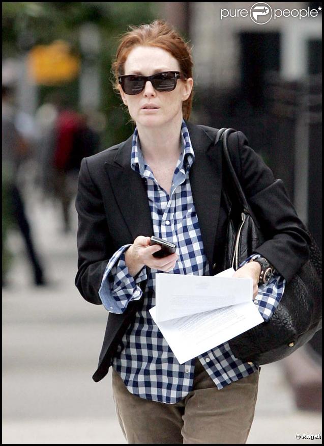 Julianne Moore dans le quartier de West Village à New York le 29 septembre 2009