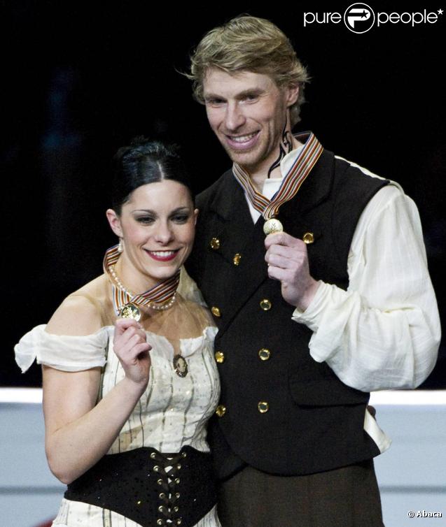 Isabelle Delobel et son partenaire sur la glace Olivier Schoenfelder 