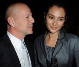 Bruce Willis et Emma Heming lors du défilé prêt-à-porter Christian Dior, printemps-été 2010, au Jardin des Tuileries, le 2/10/09.