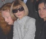 Anna Wintour lors du défilé prêt-à-porter Christian Dior, printemps-été 2010, au Jardin des Tuileries, le 2/10/09