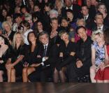 Dita Von Teese, Estelle Lefébure, Katia et Sidney Toledano, Rihanna, Julie Depardieu, Elsa Zylberstein, Jean-Claude Darmon et Hoda Roche lors du défilé prêt-à-porter Christian Dior, printemps-été 2010, au Jardin des Tuileries, le 2/10/09