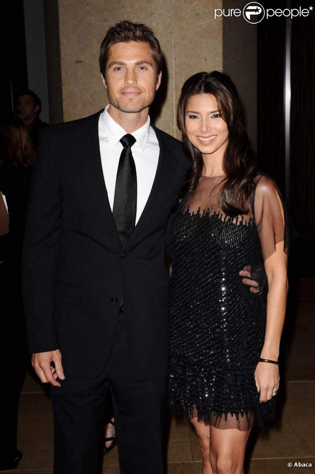 Roselyn Sanchez et Eric Winter lors du 8ème Gala Opération Sourire au Beverly Hilton Hotel à Beverly Hills le 2 octobre 2009