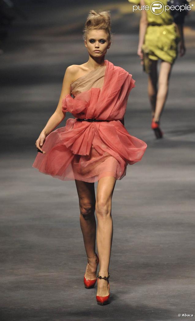Défilé Lanvin, par Alber Elbaz lors de la Fashion week parisienne le 2 octobre 2009