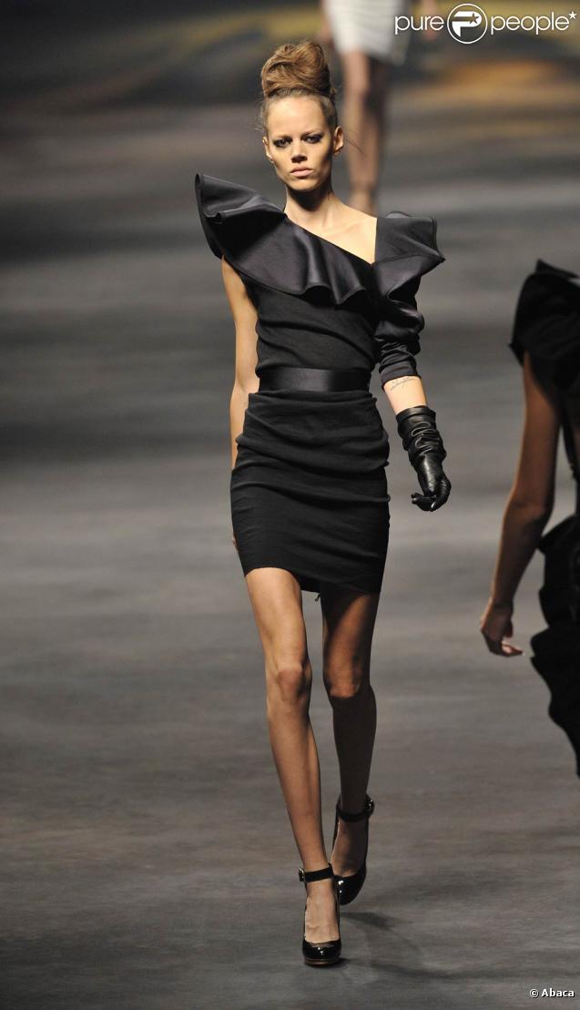 Défilé Lanvin, par Alber Elbaz lors de la Fashion week parisienne le 2 octobre 2009