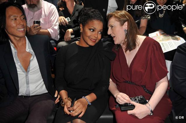 Janet Jackson au défilé Lanvin lors de la Fashion Week parisienne le 2 octobre 2009 à la Halle Freyssinet