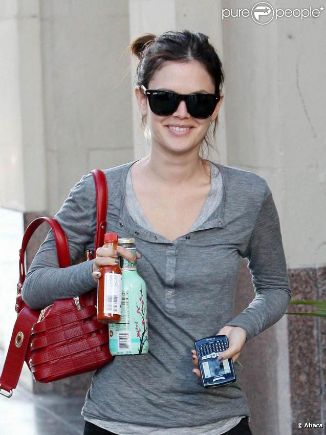 Rachel Bilson à Los Angeles avec un look simple mais réussi ! 