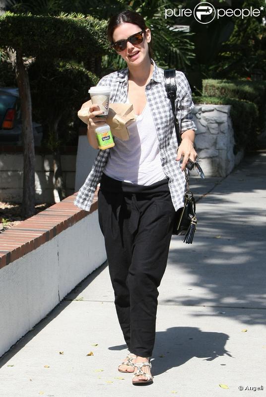 Rachel Bilson à Los Angeles avec un look raté ! 