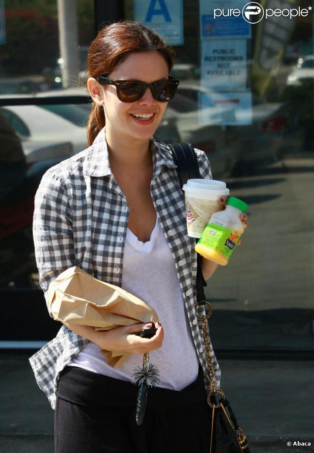 Rachel Bilson dans les rues de Los Angeles avec un look pas si terrible...