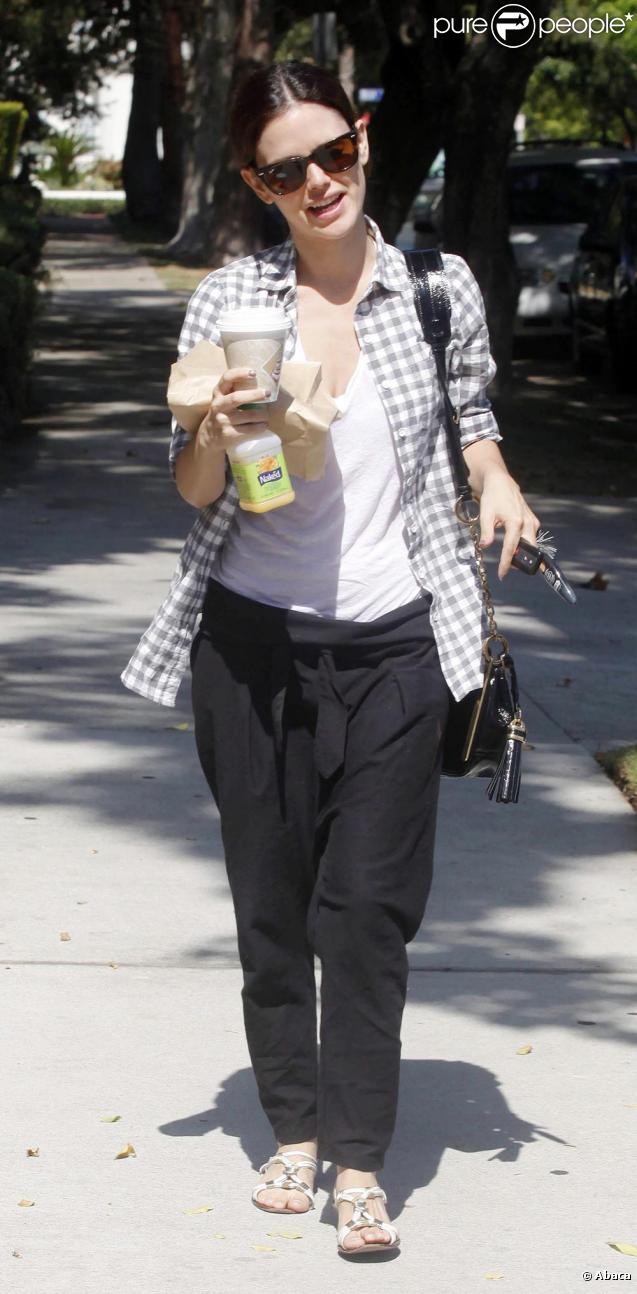Rachel Bilson dans les rues de Los Angeles avec un look pas si terrible...