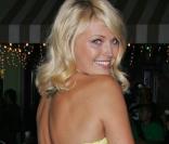 Malin Akerman aussi belle de dos que de face, à l'occasion de l'avant-première de  Thérapie de Couples , au Mann's Chinese Theatre de Los Angeles, le 5 octobre 2009 !