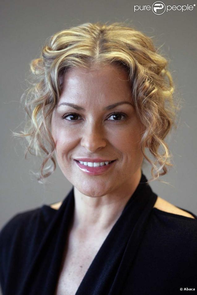 C'est en 2003, qu'Anastacia découvre qu'elle est atteinte du cancer du sein. Elle se tourne alors vers les choses les plus importante de la vie comme... l'amour ! Opérée et remise, elle a créé sa propre fondation contre le cancer. 