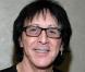 C'est en 2008 que Peter Criss de Kiss a été victime d'un cancer du sein. Et ce n'est pas une blague ! Aujourd'hui il s'implique dans la lutte contre cette maladie 'Homme ou femme, il n'y a aucune discrimination en matière de cancer du sein'