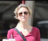 Renée Zellweger est allée chercher des boissons au Coffee Bean & Tea Leaf à West Hollywood le 29 septembre 2009