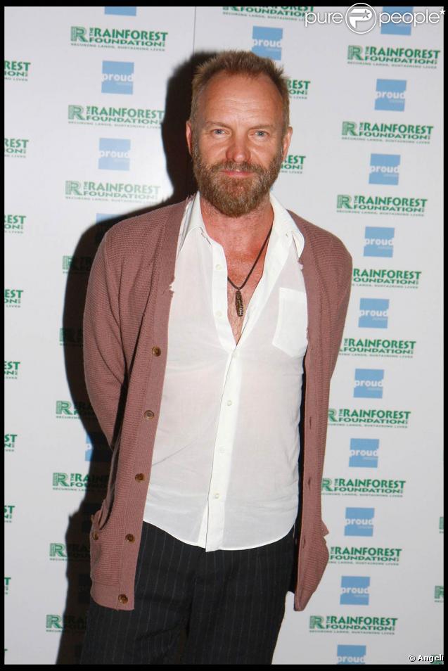 Un Sting barbu, à l'occasion du vernissage de l'exposition  Le peuple de la forêt : 20 ans d'images de la Rainforest Foundation , à la Proud Gallery de Londres, le 6 octobre 2009 !