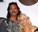 Lorenzo Lamas et ses filles Shayne, Victoria et Isabella lors de la soirée The Famous Cupcakes à Beverly Hills le 7 octobre 2009