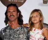 Lorenzo Lamas et ses filles Shayne, Victoria et Isabella lors de la soirée The Famous Cupcakes le 7 octobre 2009