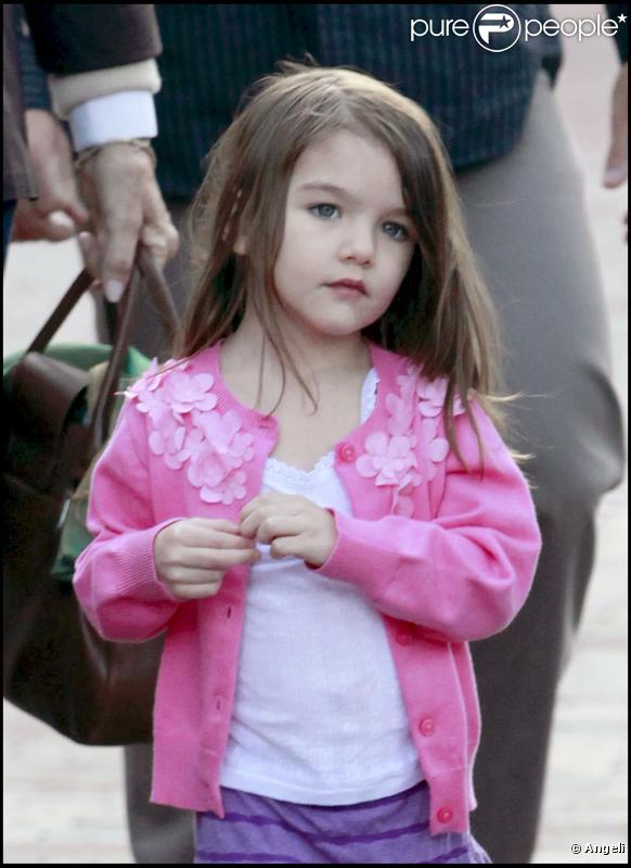 Katie Holmes passe l'après-midi avec sa mère Kathleen Holmes et sa petite Suri Cruise à Boston le 7 octobre 2009