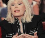 Amanda Lear à l'enregistrement de Vivement Dimanche, le 7 octobre 2009 (diffusion le 11 octobre 2009)