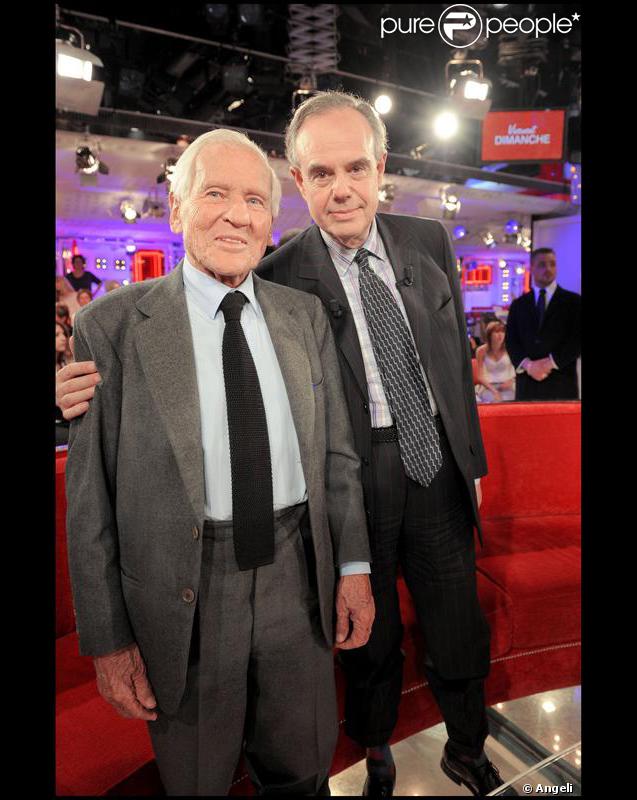 Frédéric Mitterrand et Jean d'Ormesson à l'enregistrement de Vivement Dimanche, le 7 octobre 2009 (diffusion le 11 octobre 2009)
