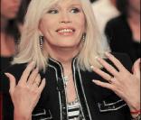 Amanda Lear à l'enregistrement de Vivement Dimanche, le 7 octobre 2009 (diffusion le 11 octobre 2009)