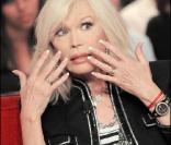 Amanda Lear à l'enregistrement de Vivement Dimanche, le 7 octobre 2009 (diffusion le 11 octobre 2009)