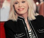 Amanda Lear à l'enregistrement de Vivement Dimanche, le 7 octobre 2009 (diffusion le 11 octobre 2009)