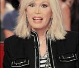 Amanda Lear à l'enregistrement de Vivement Dimanche, le 7 octobre 2009 (diffusion le 11 octobre 2009)